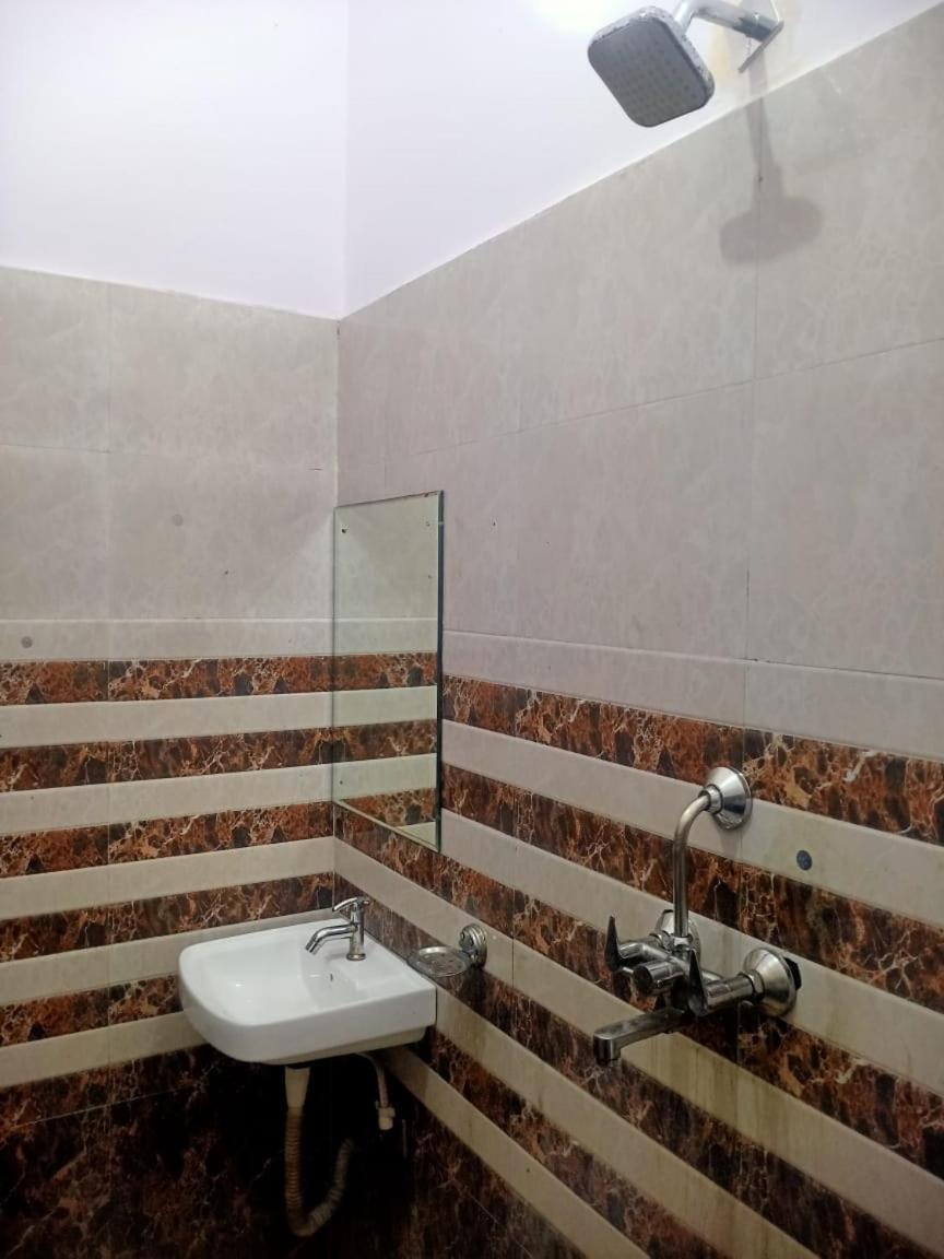Hotel Rudra Residency Near Railway Station 마투라 외부 사진